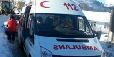 HAMİLE KADIN KAR NEDENİ İLE HASTANEYE ZOR YETİŞTİ.