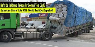 Bafra'da Tır Dorsesi Kaldırıma Takılıp Yola Düştü