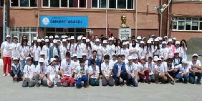 BAFRA CUMHURİYET ORTAOKULUNDA TÜBİTAK 4006 BİLİM FUARI AÇILDI