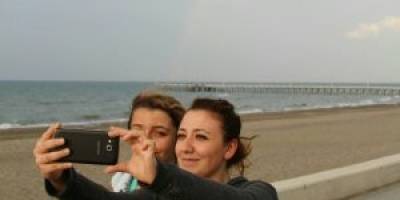 YAZ SICAĞINDA GÖKKUŞAĞI SELFİESİ