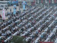 6000 KİŞİ KENT MEYDANINDA İFTARINI AÇTI