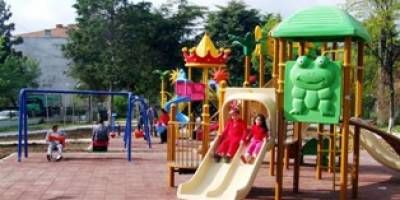BAFRA BELEDİYESİ'NDEN 40 ÇOCUK OYUN PARKI