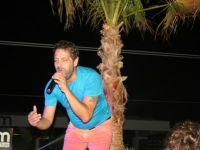 Hayranları Bora Gencer'i denize attı