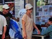 ÜNLÜ SANATÇI FUNDA ARAR'IN AİLECE YEMEK KEYFİ