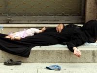 Dilenirken Uyuyup kaldı