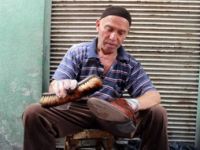 66 Yıldır ayakkabı boyuyor