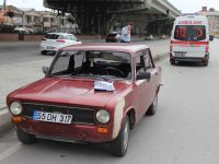 OTOMOBİLİN ÇARPTIĞI YAYA HASTANELİK OLDU