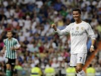 Yıldız futbolcu 100.lig maçına çıktı.