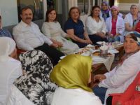 BAŞKAN ŞAHİN ve EŞİ KADIN EMEK PAZARINDA ALIŞ VERİŞ YAPTI