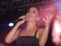 130 Milyon tıklama alan başka şarkıcı var mı?