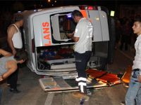 Ambulans kaza yaptı 5 yaralı
