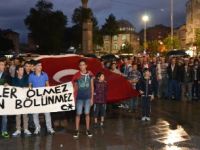 Alaçam'da şehitler için tek yürek olup yürüdü.