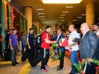 Şampiyon, Yurda Döndü