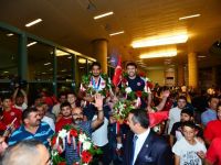 Dünya Şampiyonu Akgül’e Coşkulu Karşılama