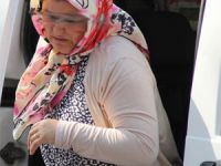 Altınları eliyle geri teslim etti