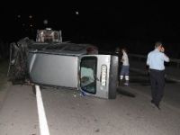 Kamyonet Direğe Çarptı: 4 Yaralı