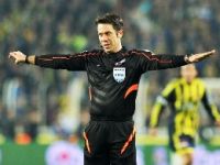 Halis Özkahya dinleniyor