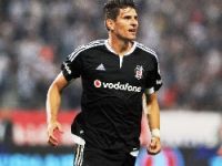 Gomez Atıyor, Kartal Uçuyor