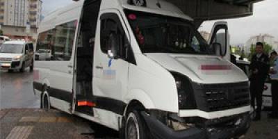 SAMSUN'DA ÖĞRENCİ SERVİSİ KAZA YAPTI: 5 YARALI