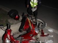 Motosiklet Kamyonete Çarptı: 1 Yaralı