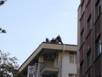 İntihara kalkışan vatandaşı çayla ikna ettiler