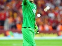 Muslera Ve Podolskı Formayı Bırakmadı