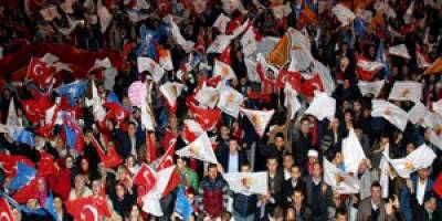Samsun`da AKP`nin seçim zaferi çoşkuyla kutlandı