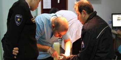 2 Polisi ısırarak hastanelik etti