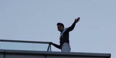 AVM`de intihara kalıştı