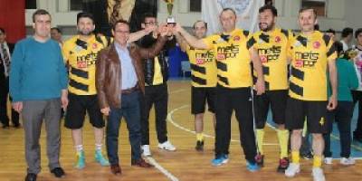 Alaçam'da Turnuvanın Şampiyonu Gençlik Hizmetleri