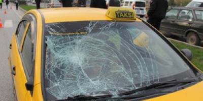 Camiye giderken araba çarptı