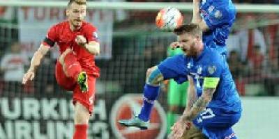 Serdar Aziz Arsenal'in takibinde