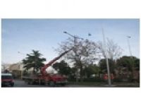 ÖLÜMLERE YOL AÇAN BETON ELEKTRİK DİREKLERİ KALDIRILIYOR