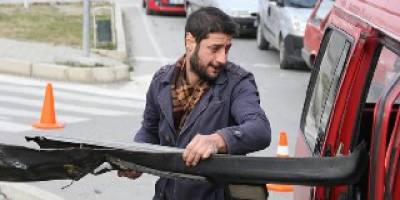 Hurdaya dönene araçtan yara almadan çıktı