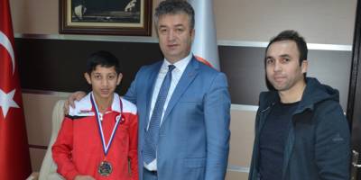 Gümüş madalya sahibinden başkana ziyaret