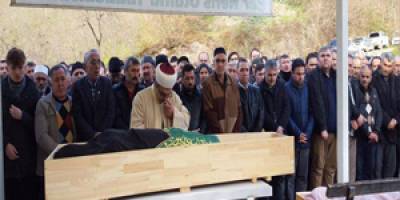 Kazada ölen anne kız defin edildi