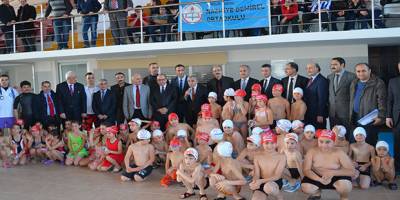 Bafra yüzme havuzu faaliyetlerine devam ediyor