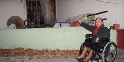 Mavi kapakları çaldılar