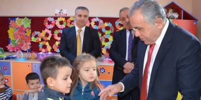 BÜYÜKLER OKUYOR, KÜÇÜKLERE ÖRNEK OLUYOR