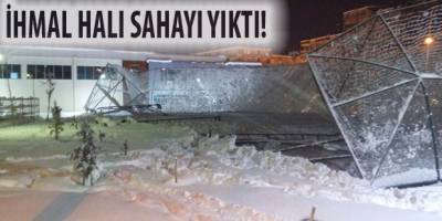 Bafra`da halı saha çöktü