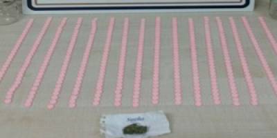 472 adet ecstasy hap ve esrar ele geçirildi
