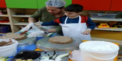 Minik öğrencilerle pasta yapımı