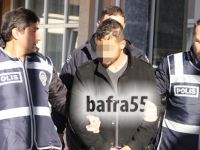 Altınları bozdururken yakalandı