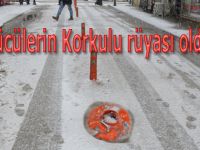 Kırık dubalar sürücüleri tehdit ediyor