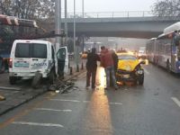 Polis aracı kaza yaptı