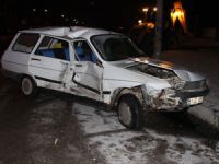 Araç Çevik Kuvvet minibüsüne çarptı