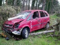 OTOMOBİL ŞARAMPOLE YUVARLANDI: 1 YARALI