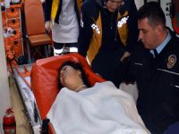 Annesini bıçakladı