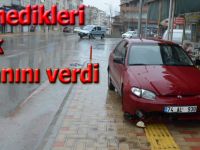 Bölmeye çalıştıkları yol kaza yaptırdı