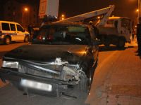 Hırsızlar araba çaldı trafoya çarptı mahalle elektriksiz kaldı